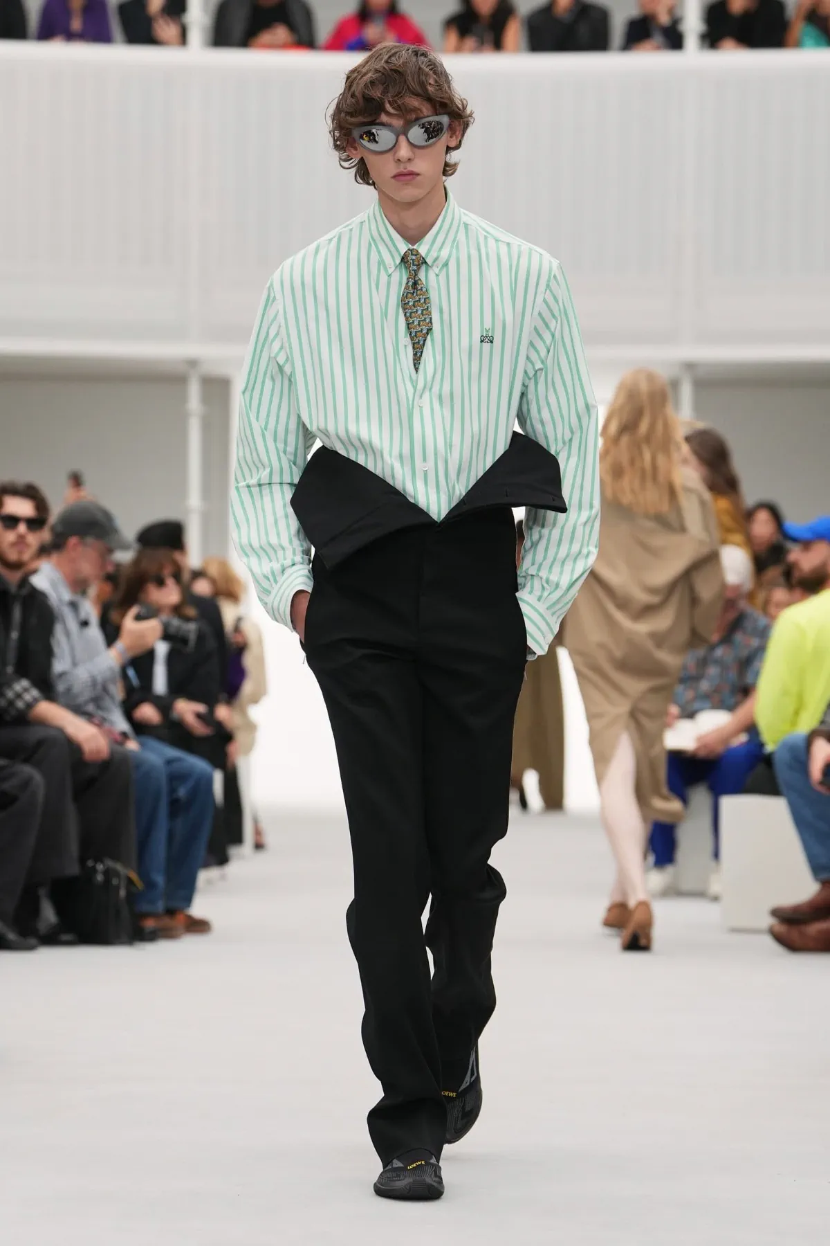 LOEWE printemps 2027, le luxe que l'on peut toucher