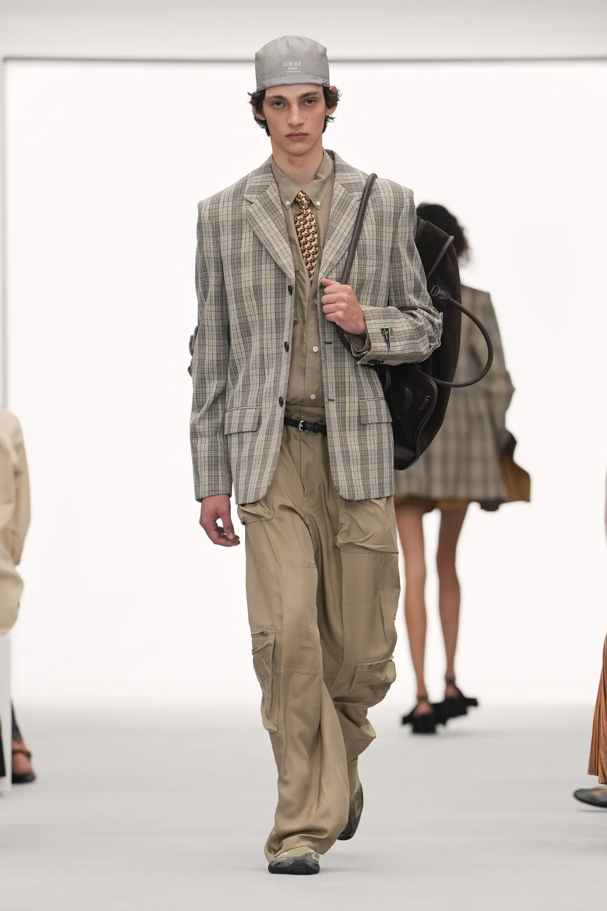 LOEWE printemps 2027, le luxe que l'on peut toucher