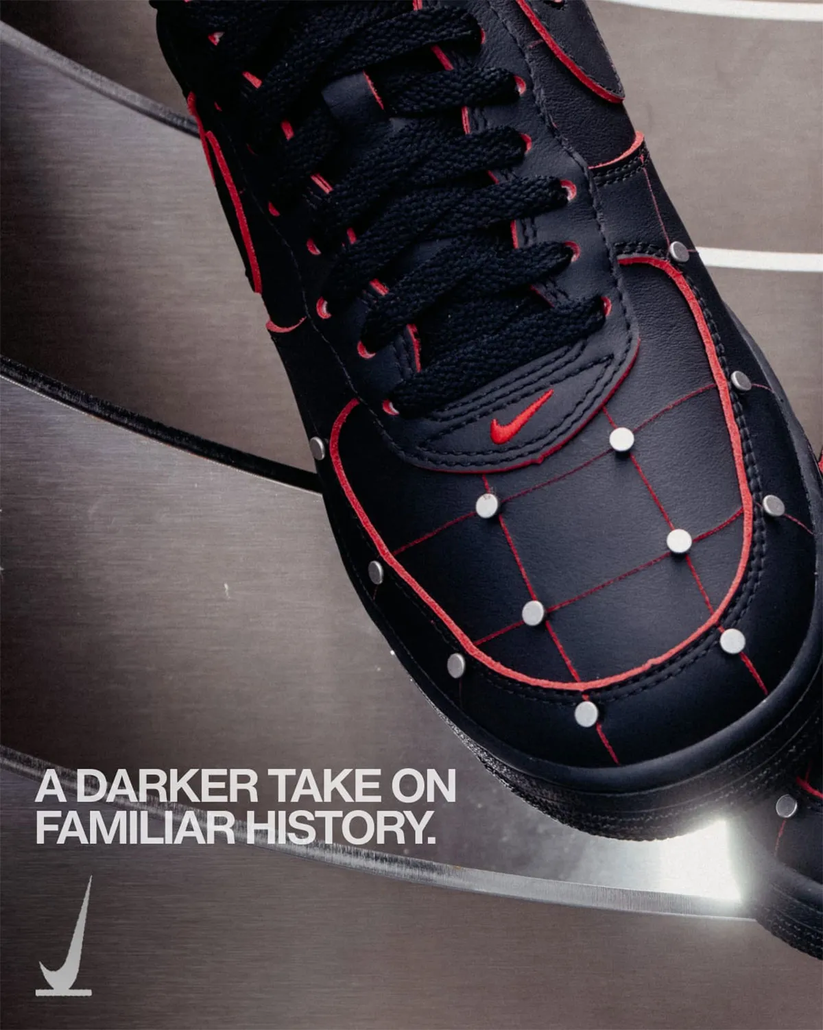 Avec l’Air Force 1 ’01 « Nightmare », Nike invite Pinhead à vos pieds