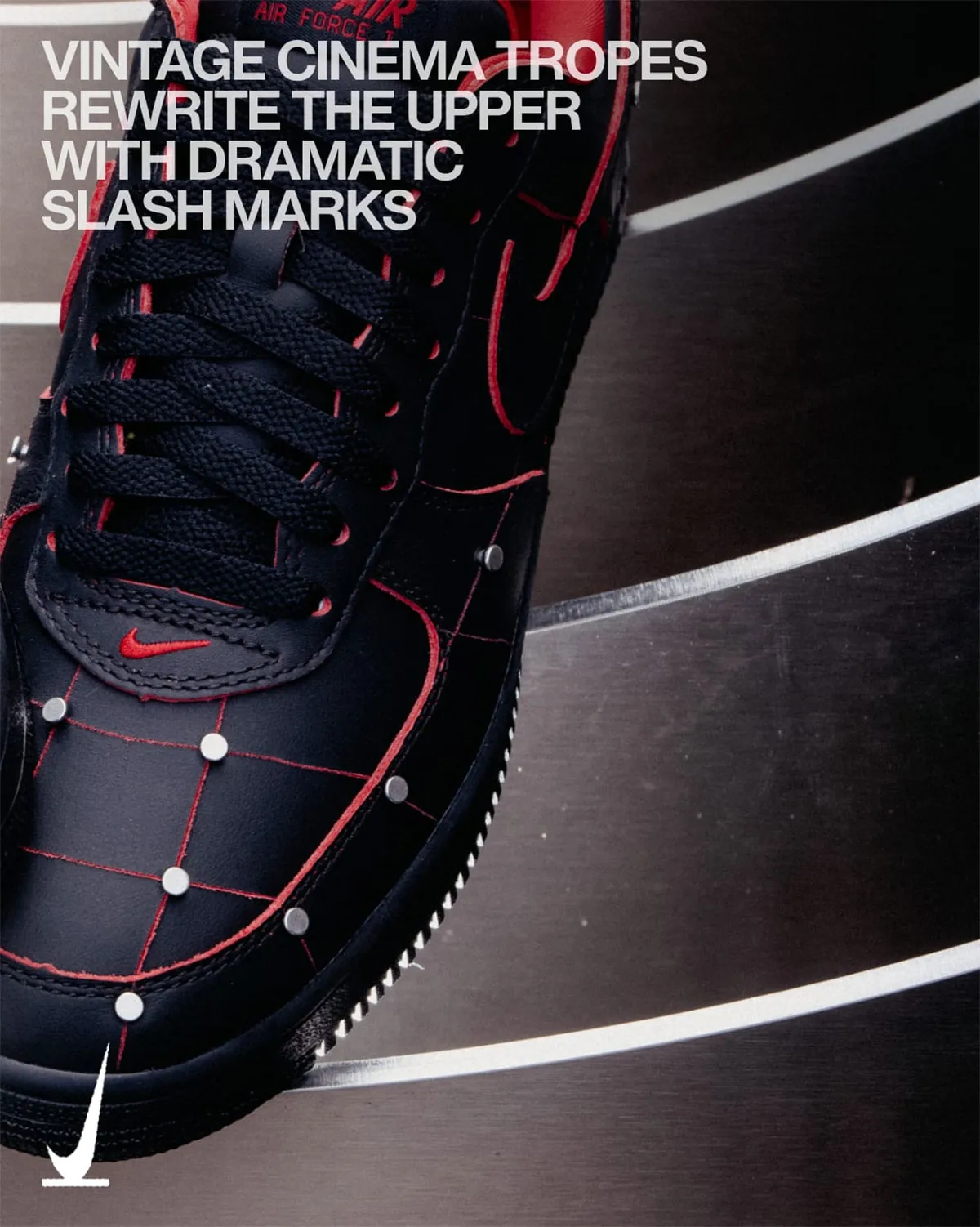 Avec l’Air Force 1 ’01 « Nightmare », Nike invite Pinhead à vos pieds