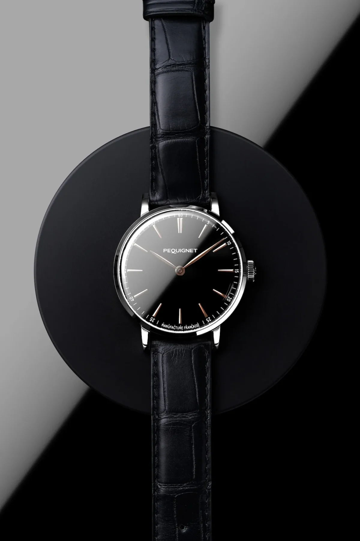 La Pequignet Attitude Onyx 39 mm fait entrer la pierre noire dans la collection permanente