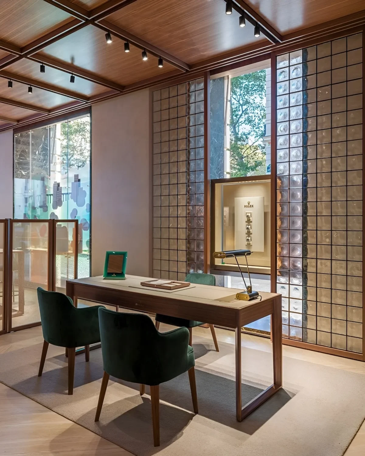 Premier flagship Rolex de France a Paris 4 Rue Saint-Honoré, la couronne Rolex s’installe enfin chez elle