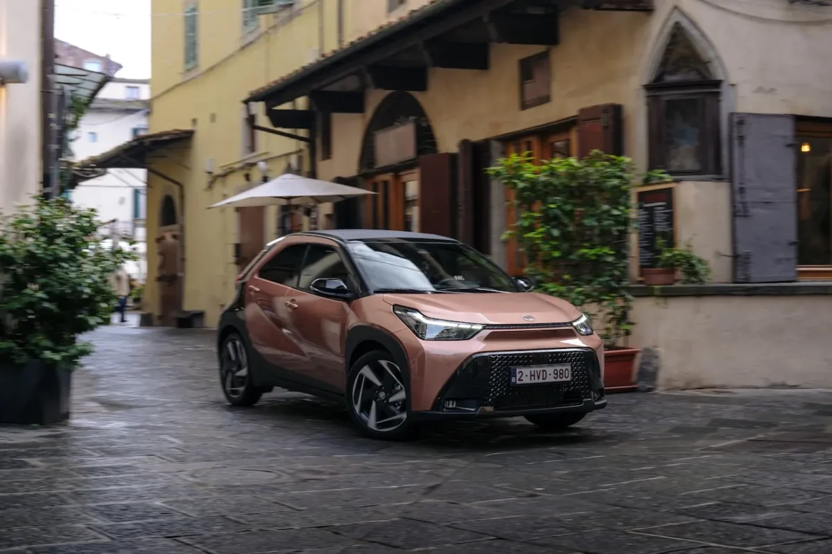 Toyota Aygo X Hybride, le succès de la petite citadine qui voit la vie en couleurs
