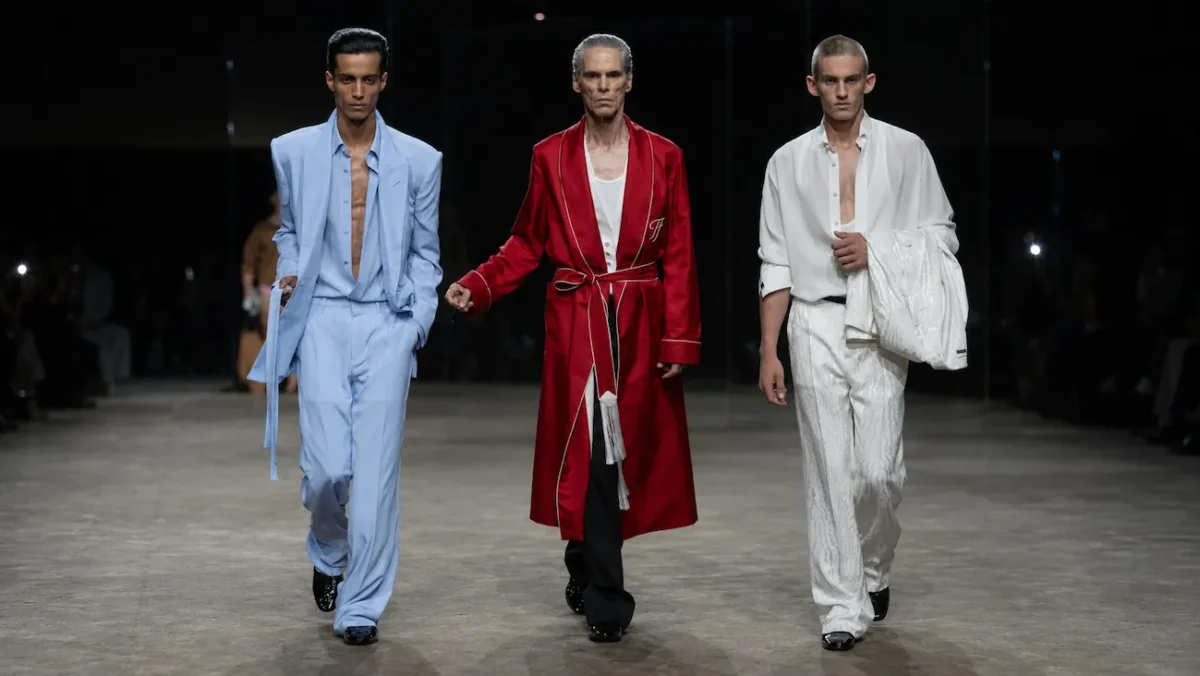 Chez Tom Ford, Haider Ackermann déshabille le costume pour le printemps 2027