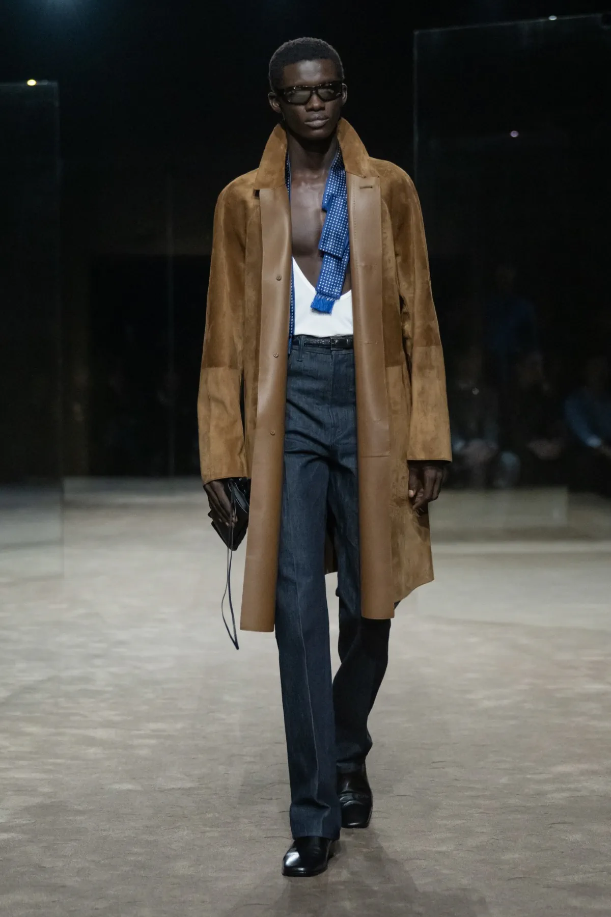 Chez Tom Ford, Haider Ackermann déshabille le costume pour le printemps 2027