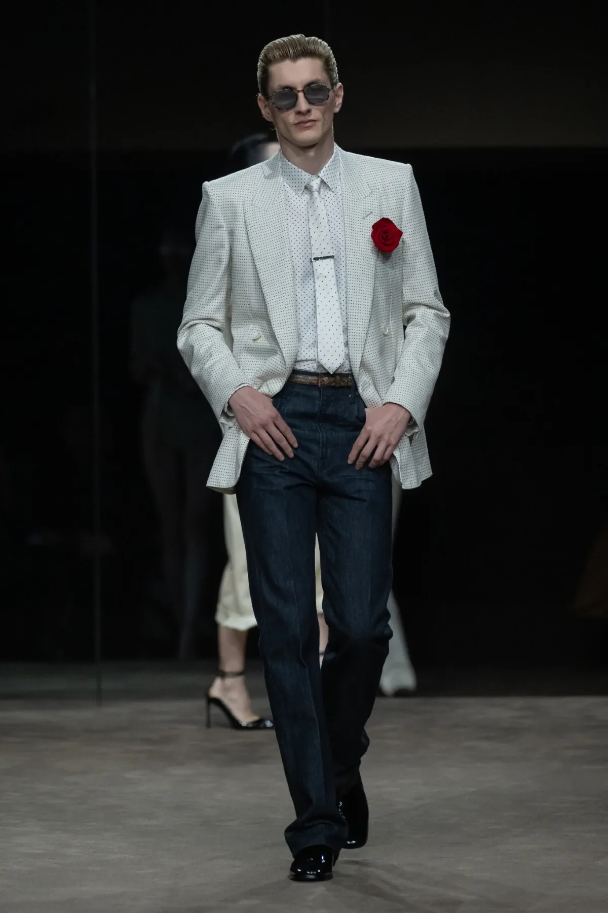 Chez Tom Ford, Haider Ackermann déshabille le costume pour le printemps 2027