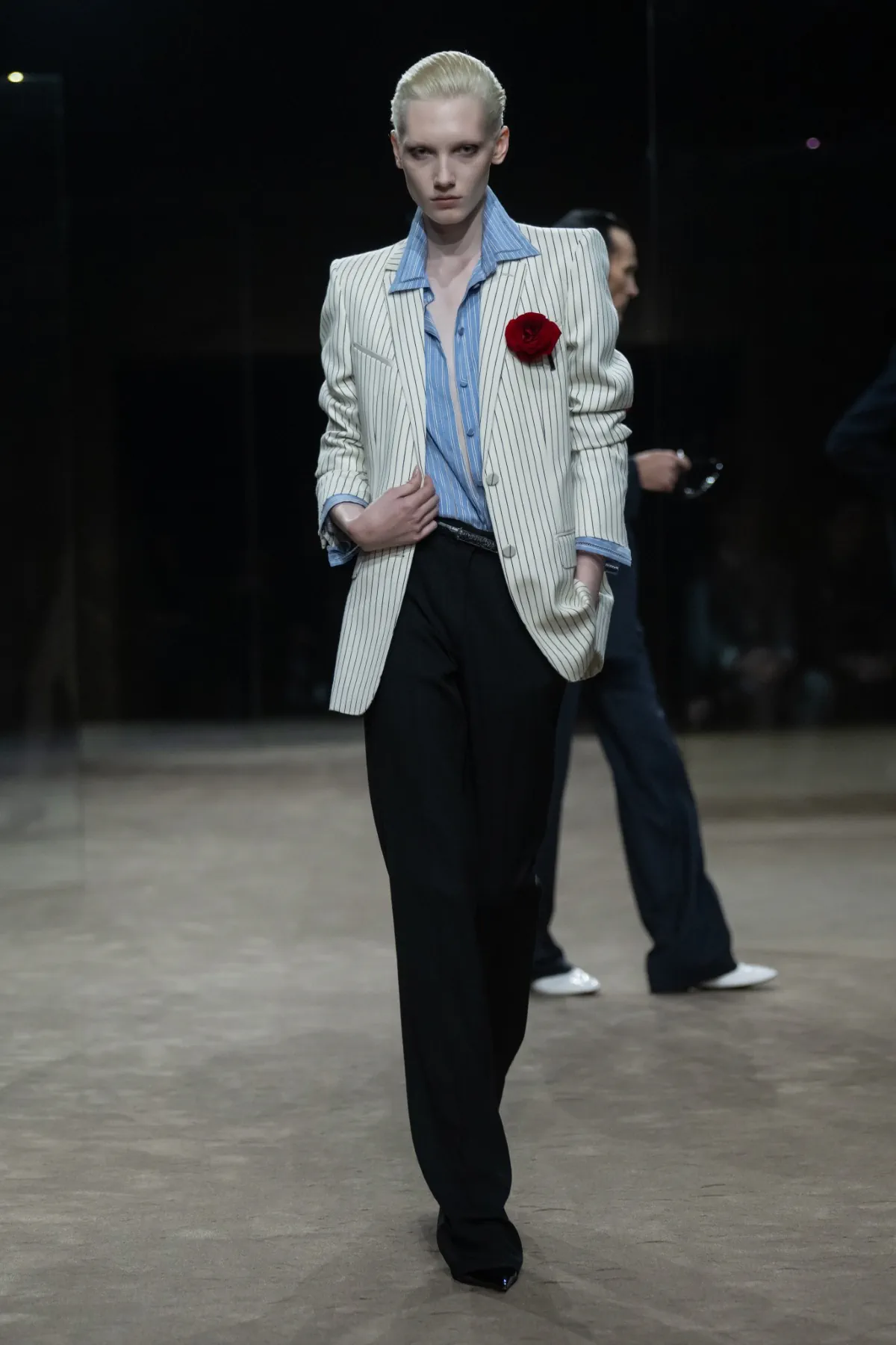 Chez Tom Ford, Haider Ackermann déshabille le costume pour le printemps 2027