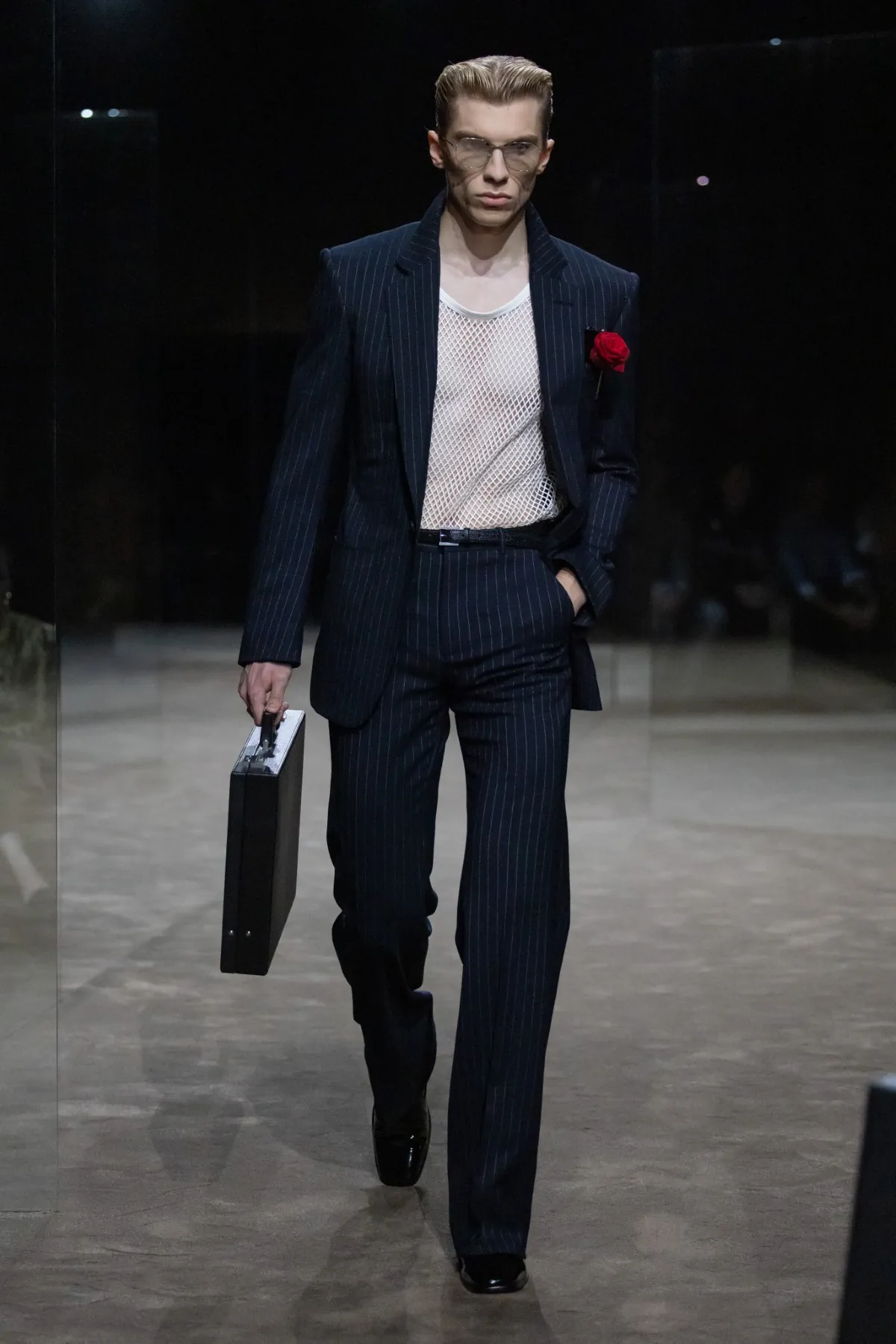 Chez Tom Ford, Haider Ackermann déshabille le costume pour le printemps 2027