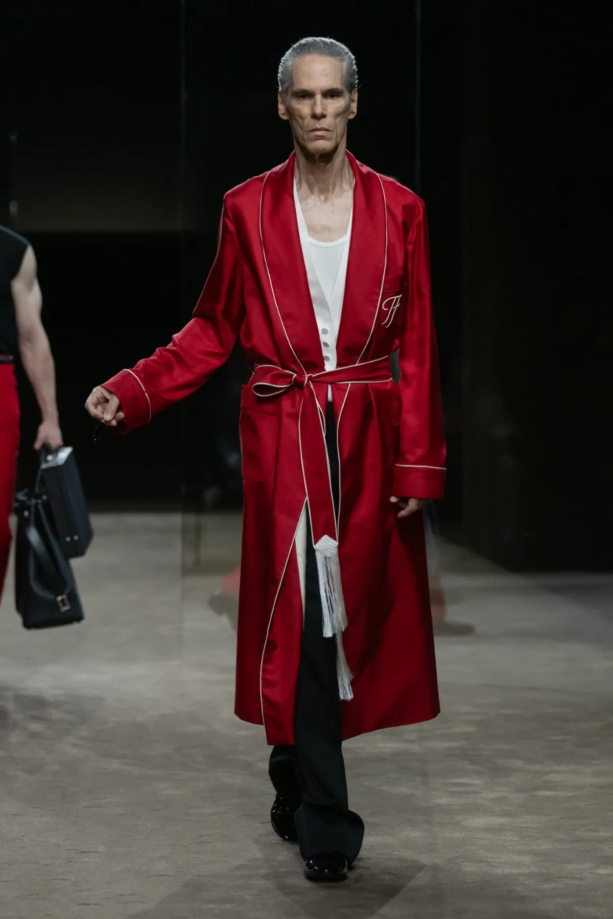 Chez Tom Ford, Haider Ackermann déshabille le costume pour le printemps 2027