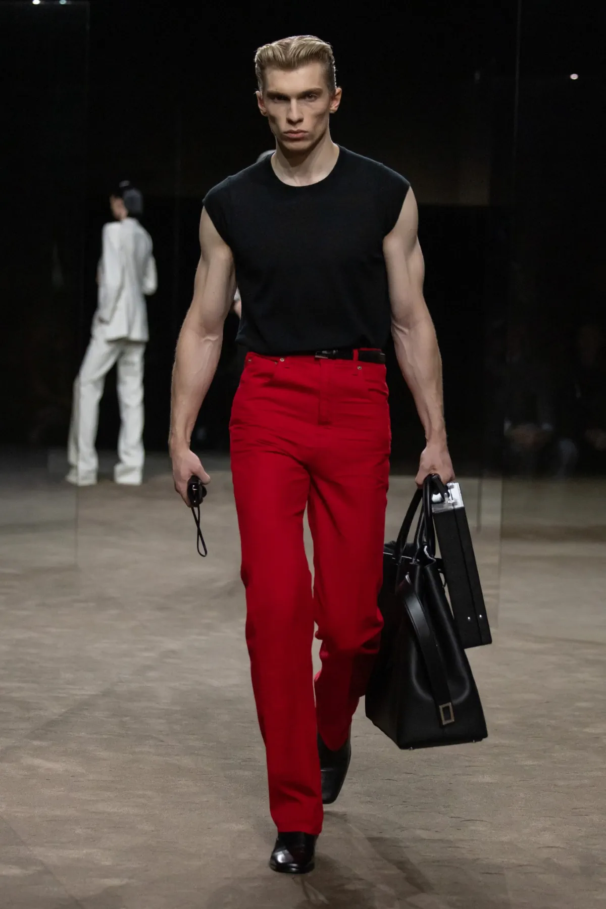 Chez Tom Ford, Haider Ackermann déshabille le costume pour le printemps 2027