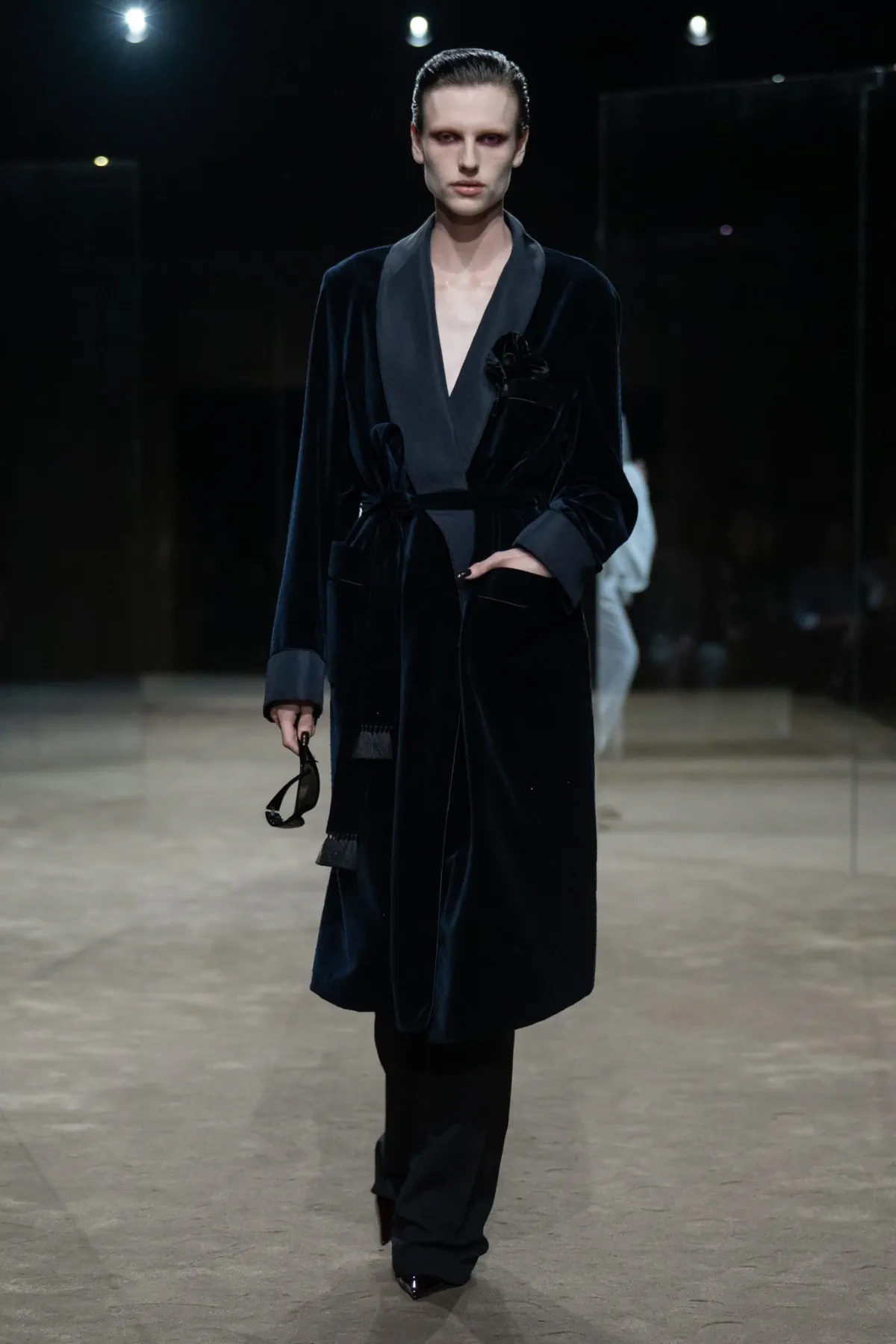 Chez Tom Ford, Haider Ackermann déshabille le costume pour le printemps 2027