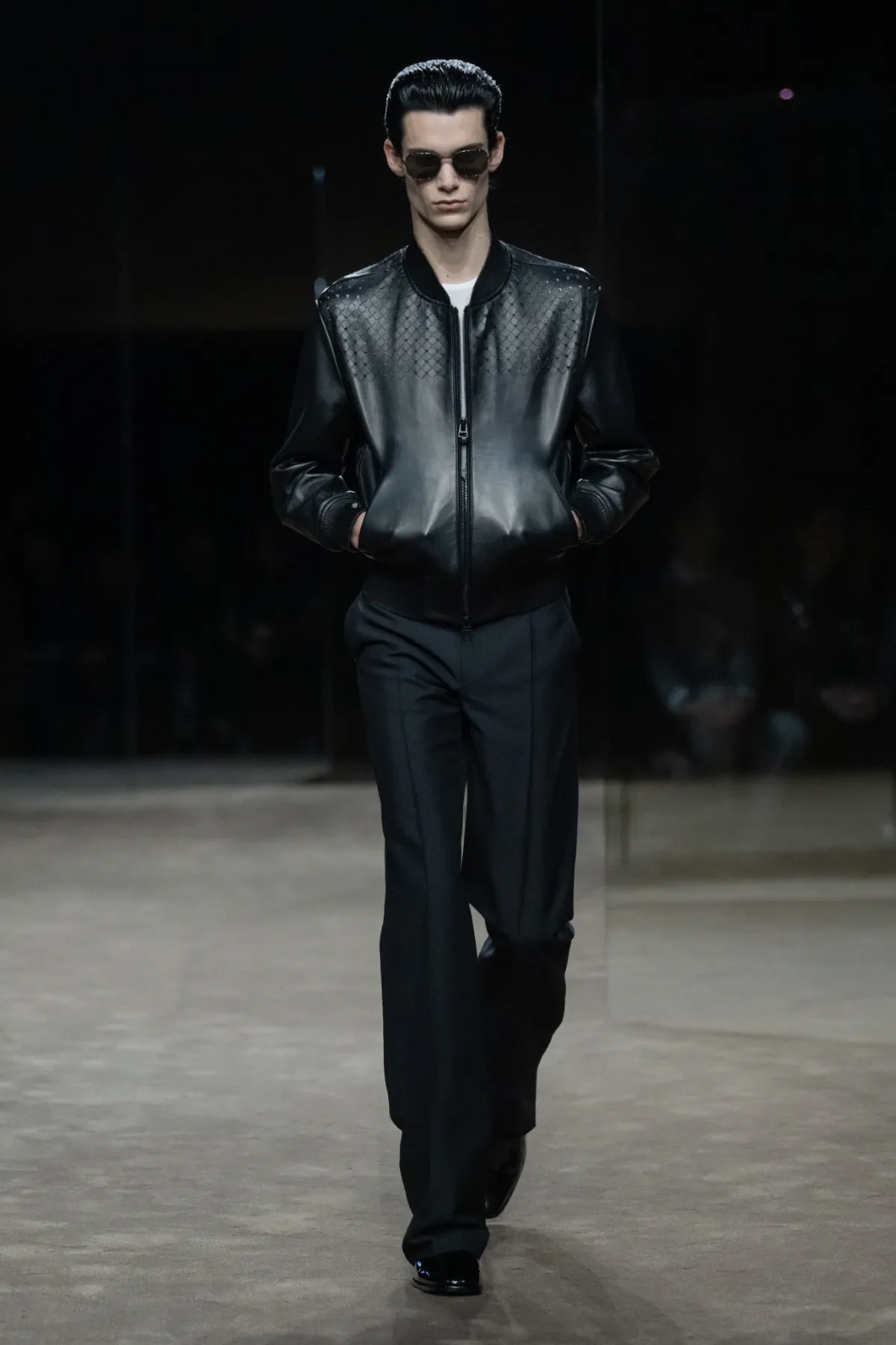 Chez Tom Ford, Haider Ackermann déshabille le costume pour le printemps 2027