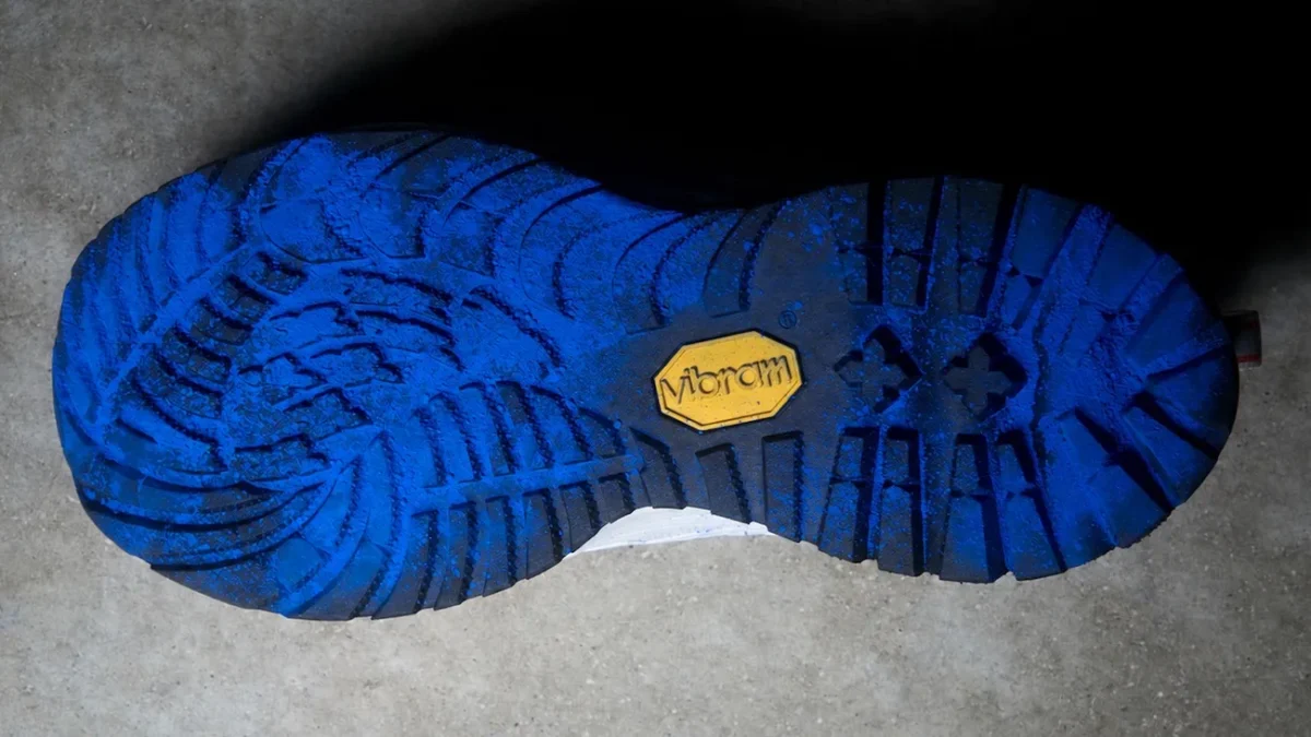 Vibram chausse l’Off-White Be Right Back Trail pour des sentiers imaginaires
