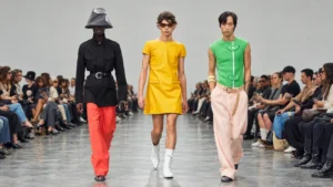 Chez Courrèges, pour le printemps 2027, Drew Henry desserre les lignes et libère la couleur
