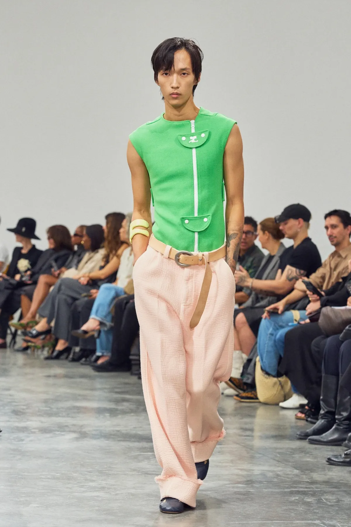 courreges Spring Summer 2027 Paris Fashion Week 11 Chez Courrèges, pour le printemps 2027, Drew Henry desserre les lignes et libère la couleur