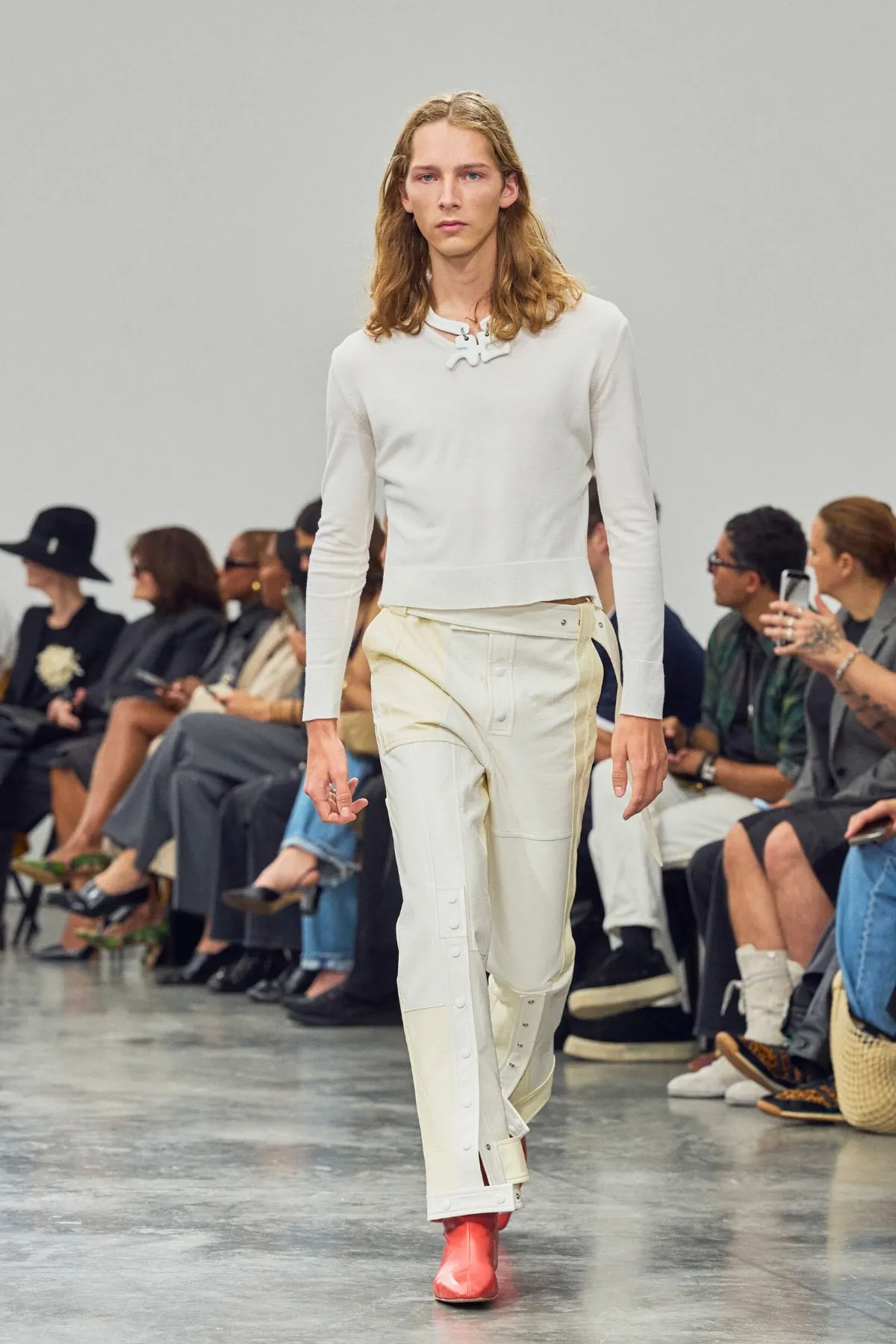 courreges Spring Summer 2027 Paris Fashion Week 5 Chez Courrèges, pour le printemps 2027, Drew Henry desserre les lignes et libère la couleur