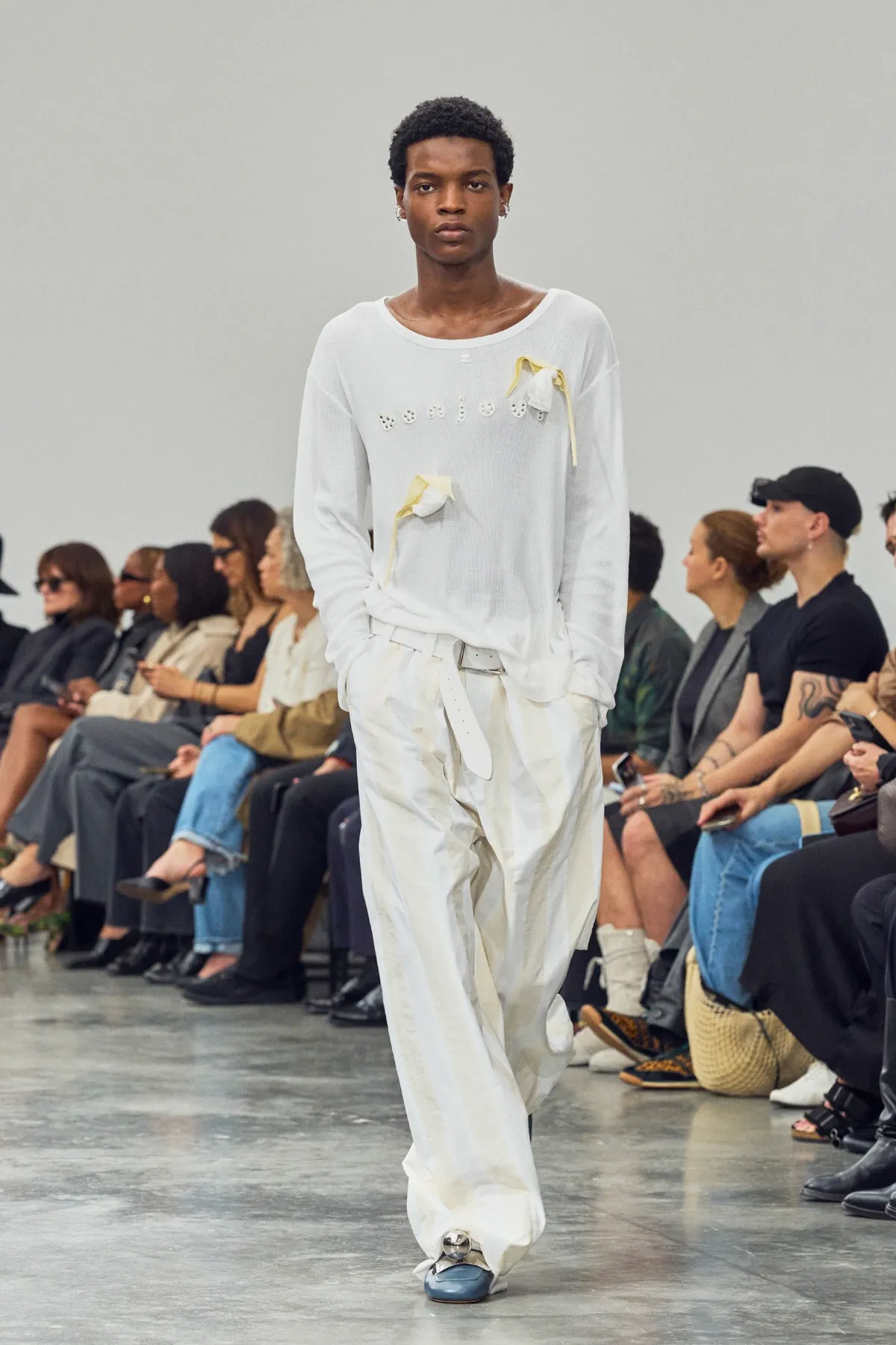 courreges Spring Summer 2027 Paris Fashion Week 6 Chez Courrèges, pour le printemps 2027, Drew Henry desserre les lignes et libère la couleur